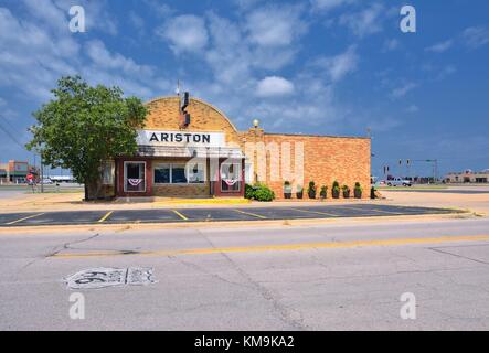 Litchfield, Illinois - 17. Juli 2017: POI auf der Route 66. Das ariston Cafe, das von Peter Adam gegründet wurde, ein griechischer Einwanderer im Jahr 1924. Diese establ Stockfoto