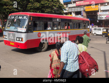 Bus Busbahnhof, Mysore, Indien. Stockfoto