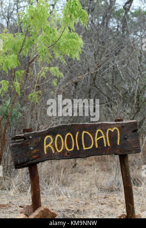 Kruger National Park, Rooidam hölzernen Schild, Marloth Park Stockfoto