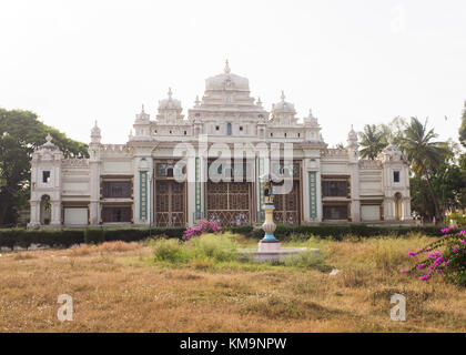 Die Außenseite des Jaganmohan Palace im Jahre 1861 gebaut, ist nun eine Kunstgalerie in Mysore, mysuru, Karnataka, Indien. Stockfoto