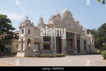 Die Außenseite des Jaganmohan Palace im Jahre 1861 gebaut, ist nun eine Kunstgalerie in Mysore, mysuru, Karnataka, Indien. Stockfoto