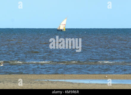 Maputo, Mosambik, alten Segelboot auf abgehackt Indischer Ozean Stockfoto