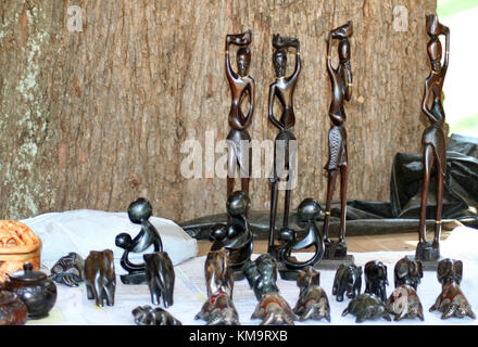 Pilgrims Rest, Mpumalanga, Holz geschnitzt, afrikanischen Ornamenten und Figuren Stockfoto