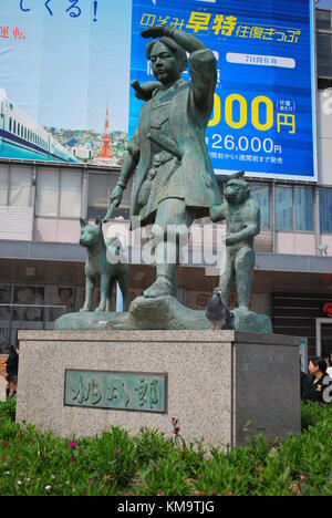 Japan - März 25: momotaro Bronzestatue am März 25, 2008 außerhalb Okayama Bahnhof in Japan. momotaro ist ein beliebter Helden aus japanischen fo Stockfoto
