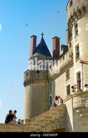 Besucher genießen das Chateau de Langeais in Langeais im Tal der Loire Frankreich Stockfoto