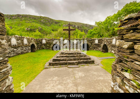 6. Jahrhundert Schrein des Heiligen Finbarr der Stein Zellen commemerating seiner Einsiedelei Gougane Barra Co Cork Irland 2017 Stockfoto