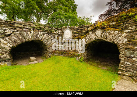 6. Jahrhundert Schrein des Heiligen Finbarr der Stein Zellen commemerating seiner Einsiedelei Gougane Barra Co Cork Irland 2017 Stockfoto