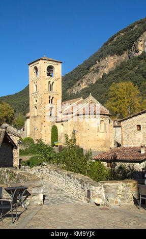 Romanische Kirche Sant cristofor in Zeugen, Garrotxa, Provinz Girona, Katalonien, Spanien Stockfoto