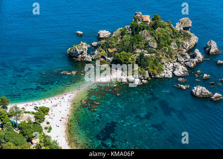 Isola Bella Naturschutzgebiet, auch als die "Perle des Mittelmeers" bekannt, ist eine kleine Insel an der Küste von Taormina, Sizilien Stockfoto