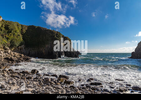 Skrinkle Haven Beach, in der Nähe der Manorbier, Pembrokeshire, Wales, Großbritannien Stockfoto