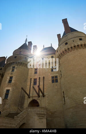 Sonne über das Chateau de Langeais Fassade und Zugbrücke in Langeais im Tal der Loire in Frankreich. Stockfoto