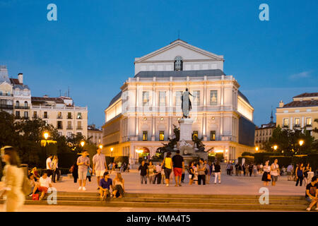 Künstler und Freiwilligen durchführen vor Royal Palace Madrid Stockfoto