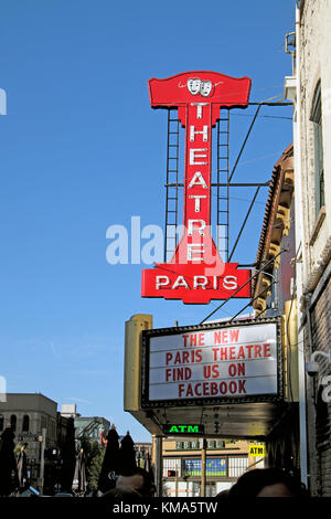 Theater Paris Zeichen außerhalb des Gebäudes in der Innenstadt von Portland Oregon USA KATHY DEWITT Stockfoto