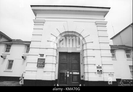 Fassade der hmp Winchester, eine typische viktorianische Architektur, stammt aus dem Jahr 1846, Winchester, Hampshire, Vereinigtes Königreich. 10. Mai 2001. Stockfoto