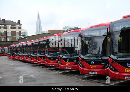 Waterloo Bus Garage von elektrische Busse laden Bild von Gavin Rodgers/Pixel 8000 Stockfoto