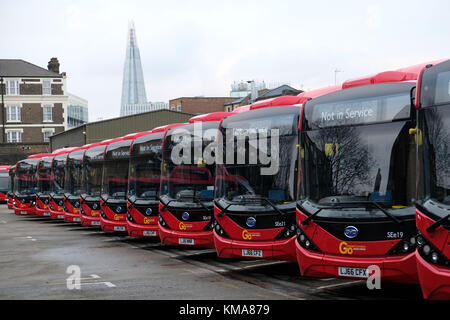 Waterloo Bus Garage von elektrische Busse laden Bild von Gavin Rodgers/Pixel 8000 Stockfoto