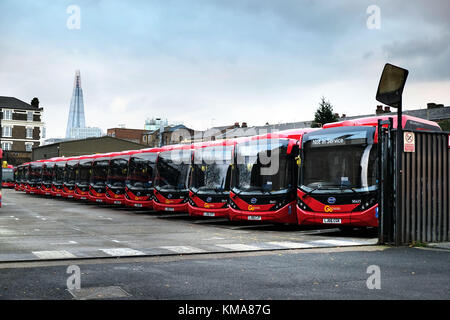 Waterloo Bus Garage von elektrische Busse laden Bild von Gavin Rodgers/Pixel 8000 Stockfoto