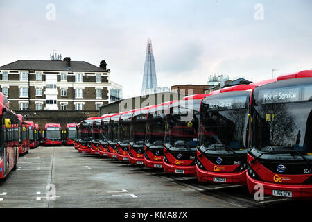 Waterloo Bus Garage von elektrische Busse laden Bild von Gavin Rodgers/Pixel 8000 Stockfoto