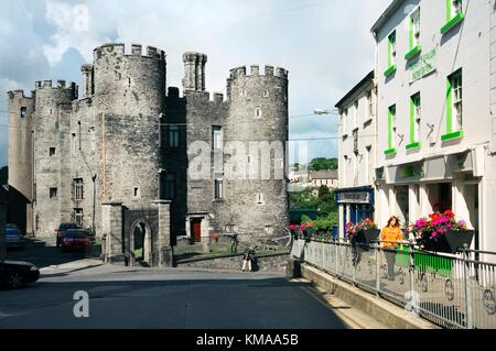 Das renovierte Schloss aus dem 13. Jahrhundert im Zentrum der lebhaften Stadt Enniscorthy am höchsten schiffbaren Punkt des Flusses Slaney Stockfoto