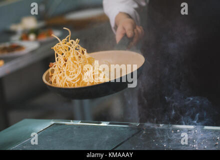 Prozess der Spaghetti Stockfoto