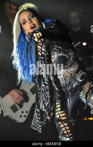 Arch Enemy tritt im PlayStation Theater in New York auf: Alissa White Gluz Where: New York City, New York, Vereinigte Staaten Wann: 03. November 2017 Credit: Patricia Schlein/WENN.com Stockfoto