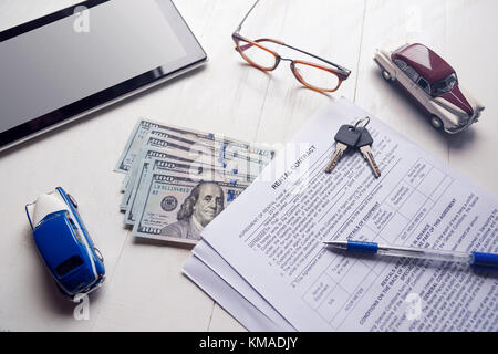 Mietvertrag mit Tasten und uns Geld auf Office Tabelle Stockfoto