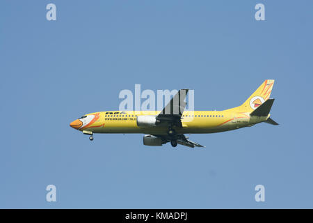 CHIANGMAI, THAILAND - ca. 2008: HS-DDH Boeing737-400 von NokAir Airline. Landung Flughafen Chiangmai von Bangkok Don Muang Airport, Thailand. Stockfoto