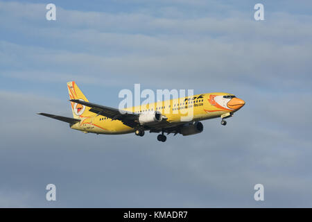 CHIANGMAI, THAILAND - ca. 2008: HS-DDH Boeing737-400 von NokAir Airline. Landung Flughafen Chiangmai von Bangkok Don Muang Airport, Thailand. Stockfoto