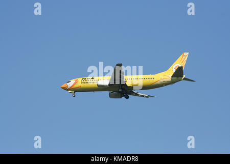 CHIANGMAI, THAILAND - ca. 2008: HS-DDH Boeing737-400 von NokAir Airline. Landung Flughafen Chiangmai von Bangkok Don Muang Airport, Thailand. Stockfoto
