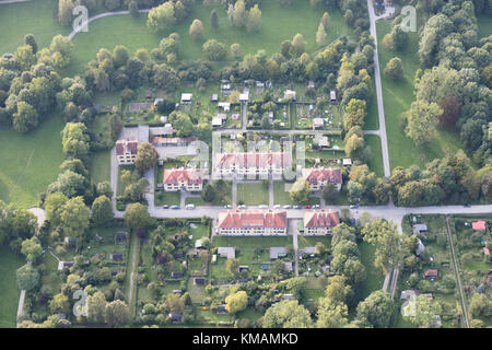 Luftaufnahme des Gehäuses in Gyßlingstraße, Englischer Garten, Schwabing, München, Bayern, Deutschland Stockfoto