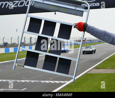 Pit Signal board, donington historische Festival, April, 2017, Rennsport, Motorsport, Motorsport, Nostalgie, racing, Rennwagen, retro, Autos, klassi Stockfoto