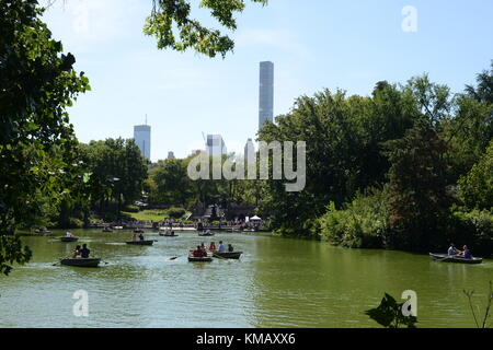 Romantische Tag auf dem See im Park in New York Stockfoto