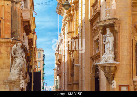 Dekoriert Straße in der Altstadt von Valletta, Malta Stockfoto