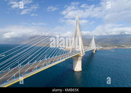 Luftaufnahme der Charilaos Trikoupis Brücke Rio-Antirio Stockfoto