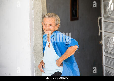 Ältere kubanische Frau in Cienfuegos, Kuba Stockfoto