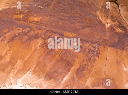 Panoramablick auf die Prozession, ein anasazi Petroglyph site im Kamm Kamm des San Juan County gefunden, in der Nähe von Bluff, Utah, USA. Stockfoto