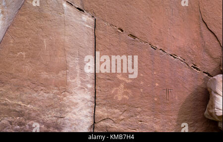 Panoramablick auf die Prozession, ein anasazi Petroglyph site im Kamm Kamm des San Juan County gefunden, in der Nähe von Bluff, Utah, USA. Stockfoto