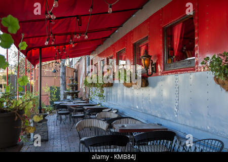 Die Vintage steak house Restaurant in einem Zug Auto in San Juan Capistrano Kalifornien Sitzbereich im Freien Stockfoto