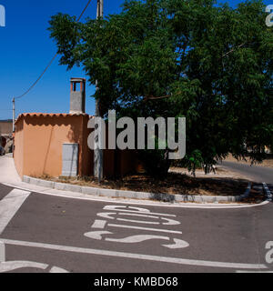 Kreuzung in einer kleinen Stadt auf Sardinien, Muravera, Sardinien, Italien Stockfoto