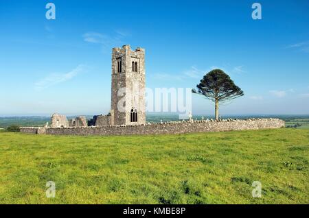 Slane Kloster auf dem Hügel von Slane, mit Blick auf das Boyne Valley, nördlich von Tara, County Meath, Irland. Lage von St. Patrick. Stockfoto