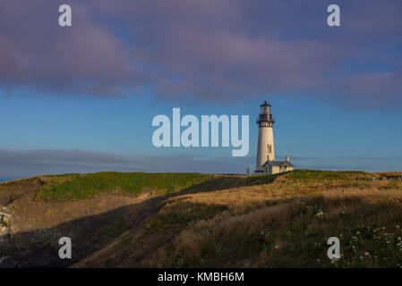 Yaquina Head Lighthouse entlang der Küste von Oregon mit Kopie Raum Stockfoto