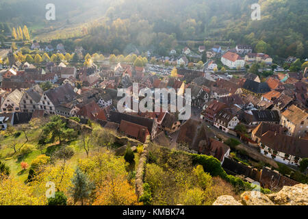 Blick von der Burg Turm, Kaysersberg, elsässische Weinstraße, Elsass, Département Haut-Rhin, Frankreich Stockfoto