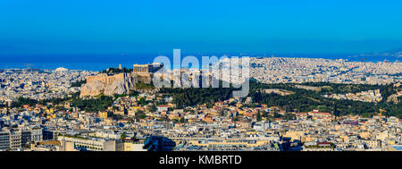 Panorama mit der Akropolis in Athen, der Hauptstadt von Griechenland Stockfoto