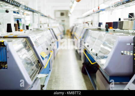 Textilindustrie Maschinen im Werk Stockfoto