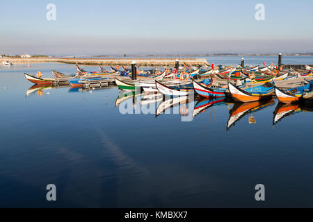 Traditionelle Fischerboote in Aveiro Lagune, in Ericeira Portugal Stockfoto