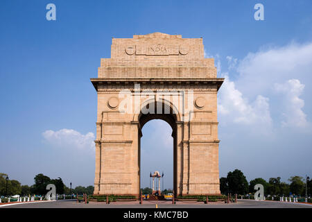 Das India Gate, (alle Indien War Memorial), ist ein Kriegerdenkmal auf dem Rücken des Rajpath, in Neu Delhi, Indien. Es ist ein Denkmal für die 82.000 Soldaten Stockfoto