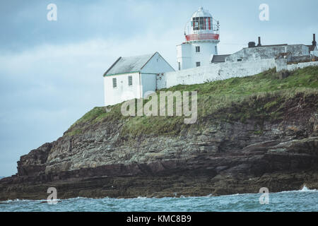 Leuchtturm auf Felsen Stockfoto