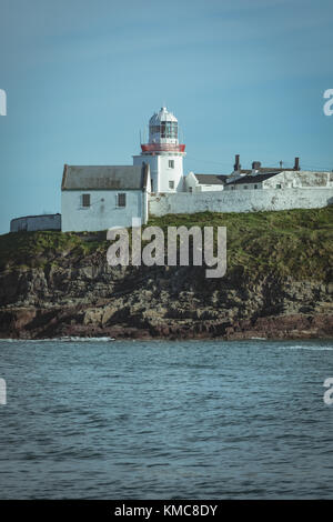 Leuchtturm auf Felsen Stockfoto