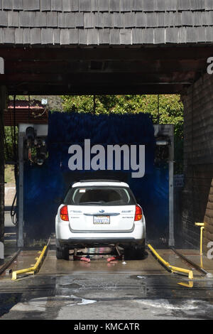 Willits, Ca, USA - 15. August: car wash Service im willits Stadt am 15. August 2013. willits ist ein Herz von Mendocino County, Kansas, United stat Stockfoto