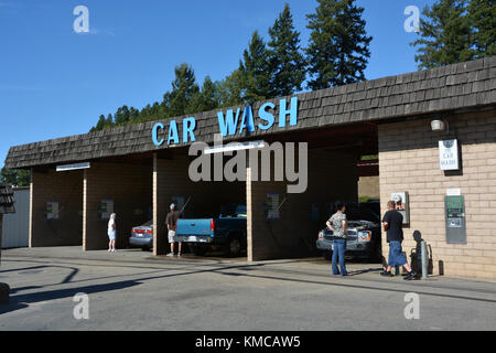 Willits, Ca, USA - 15. August: car wash Service im willits Stadt am 15. August 2013. willits ist ein Herz von Mendocino County, Kansas, United stat Stockfoto